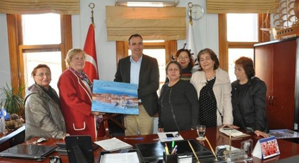 Ayvalık Belediyesi'ne Ayvalık Manzarası Tablosu Hediye Edildi