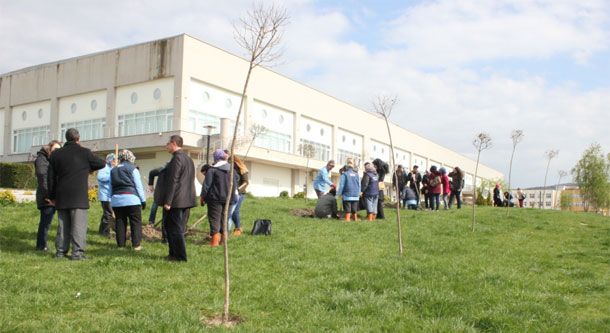 Balıkesir Üniversitesi 63 Fidan Dikildi
