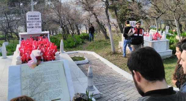 Seyit Onbaşı'nın Kabrinde Başkaları da Vardı