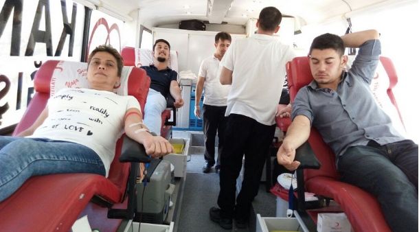 Ayvalık MYO`da Kan Bağışı Kampanyası Düzenlendi