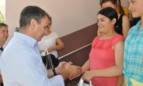 Başkan Gençer, Teog Sınavında Başarılı Olan Aybegem Öğrencilerini Ödüllendirdi