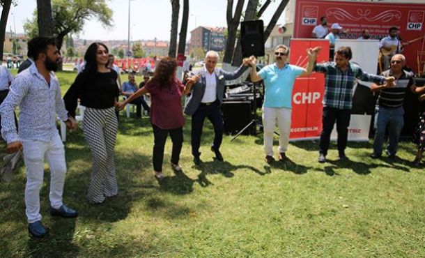 CHP Üç Fidan Gençlik Parkı’nda bayramlaştı