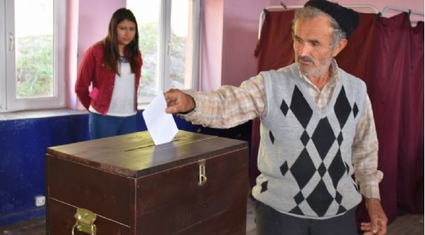 Dursunbey Belediyesi Adaören Köyü`nde Demokratik Oylama Yaptı