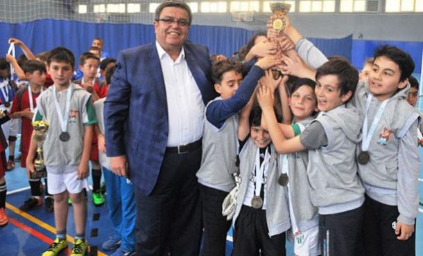 Futsal şampiyonlarının kupa sevinci