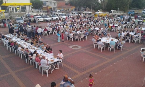 Geneleksel Ramazan Sofraları Altınova Mahallesi`nde Kuruldu