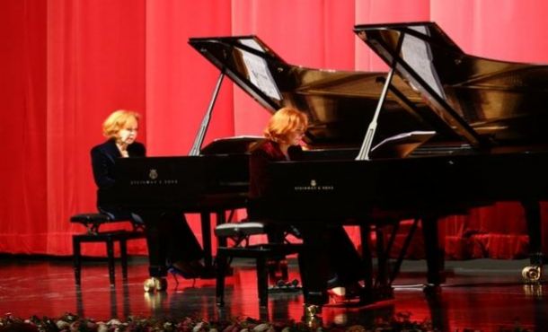 Güher ve Süher Pekinel’den ``Çocuk Orkestrası’’ yararına konser