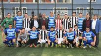 Dursunbey Belediyesi ve Dursunbey Belediyespor Kulübü tarafından organize edilen halı saha futbol turnuvası Dursunbey'de başladı. Futbol turnuvasına 19 takımın katıldığı duyuruldu.