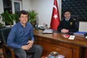 Süper Lig ekiplerinden Akhisar Belediyespor'un Teknik Direktörü ve Balıkesirspor'un eski Teknik Direktörü Cihat Arslan, gençlik yıllarından dostu Emniyet Müdürü Ömer Faruk Arınç'ı ziyarete geldi.
