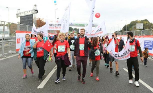 Türkiye’nin en genç başkan yardımcısı gençler için maratonda koştu