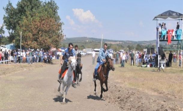 Akçalar Rahvan At Yarışları nefes kesti