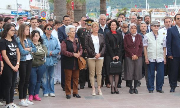 Ayvalık, İlk Kurşunun Gururunu 98 Yılını Törenle Kutladı