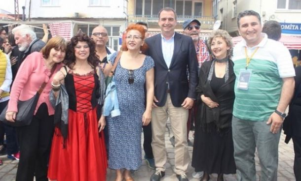Ayvalık Tiyatro Festivali Düzenlenen Kortej İle Açıldı