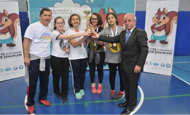 Badminton maçları nefes kesti