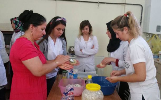 Balıkesir Sağlık Yüksekokulu Öğrencilerinden Psikiyatri Hastalarına Moral Etkinliği
