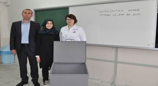 Bandırma`da Sokak Hayvanlarına Yiyecek Projesi
