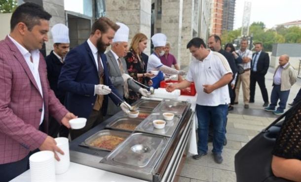 Başkan Bozbey’den personele aşure ikramı
