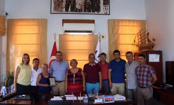 Başkan Gençer`den Kurt Ailesi`ne Plaket