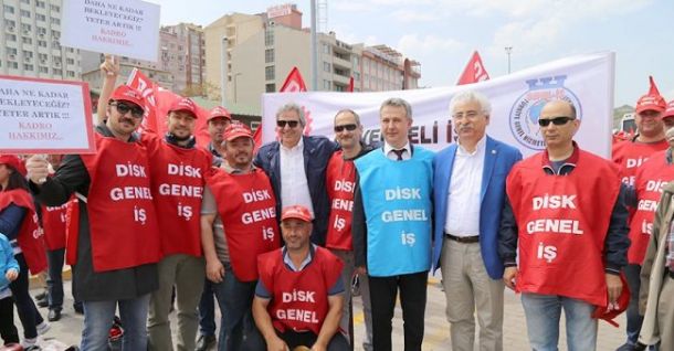 BAŞKAN MİRZA İŞÇİLERLE OMUZ OMUZA