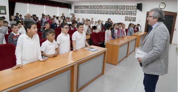 BAŞKAN MİRZA’DAN ÖĞRENCİLERE YEREL YÖNETİM DERSİ