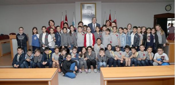 BAŞKANDAN BAHÇEŞEHİRLİ ÖĞRENCİLERE YEREL YÖNETİMLER DERSİ