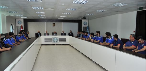 Best Balıkesir Basketbol Takımından Üniversitemiz Rektörü Prof. Dr. Kerim Özdemir`e Ziyaret