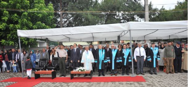 Bigadiç MYO`da Mezuniyet Sevinci