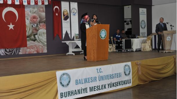 Burhaniye MYO`da Mezuniyet Sevinci