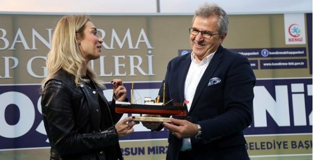 CANSU CANAN AYGEN SÖYLEŞİ VE İMZA GÜNÜ GERÇEKLEŞTİ