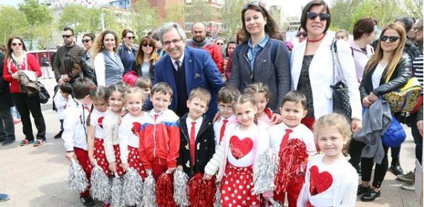 ÇOCUKLAR, GÜNLERİNİ ŞENLİKTE KUTLADI