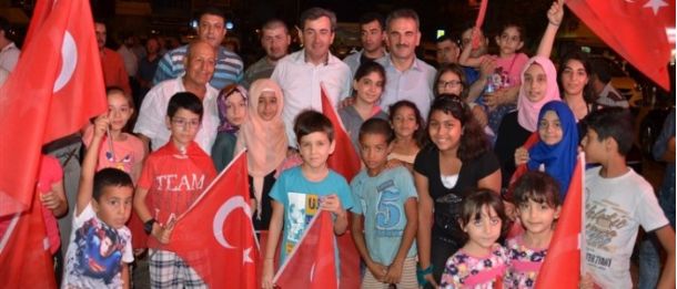 Demokrasi Coşkusu Şölene Dönüştü