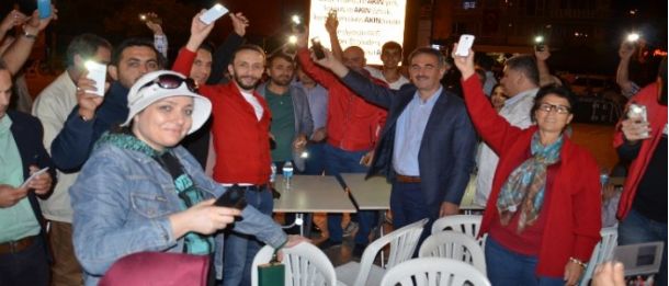 Demokrasi Nöbeti Coşkusu Sürüyor