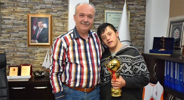 Dursunbey Belediyesi Down Sendromlu Birinciyi Ağırladı