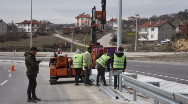 Dursunbey Çevre Yolunda Bariyer Çalışması