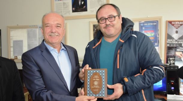 Dursunbey’de Öğretmenlere Özel Ahşap Anı Defteri