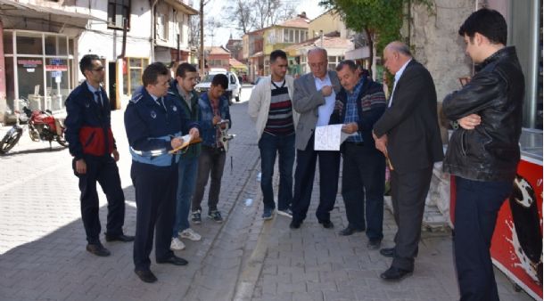 Dursunbeyli Başkan Ekibi İle Birlikte Sahaya İndi