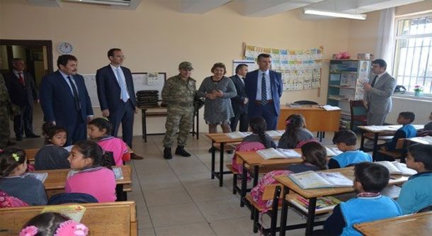 Edremitli Öğrencilere Giysi Yardımı Yapıldı