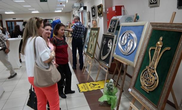 El İzi Gönüllü Sanat Atölyesi kursiyerleri çalışmalarını sergiledi
