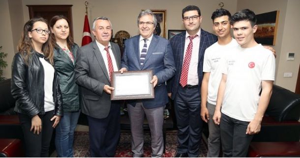 EN SOSYAL OKUL ANADOLU LİSESİNDEN BAŞKAN MİRZA’YA ZİYARET