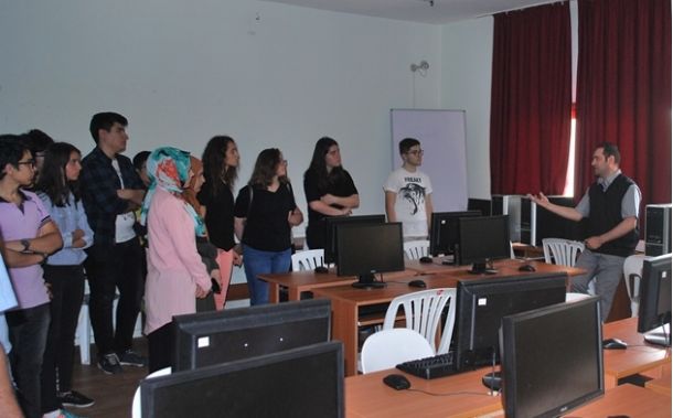 Fen Lisesi Öğrencilerinden Altınoluk Meslek Yüksekokuluna Ziyaret