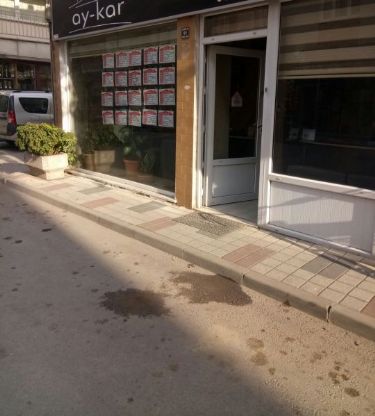 Gazete Kağıdından Paraşüt Yapmak İçin Geliyor