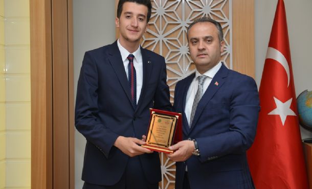 Gelecek Sizlerin Ellerinde Yükselecek