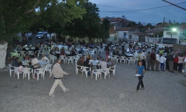 Geleneksel İftar Sofraları Çamoba Mahallesiyle Devam Etti