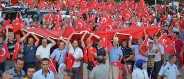 Gemlik Demokrasi Nöbetinde Sel Olup Aktı