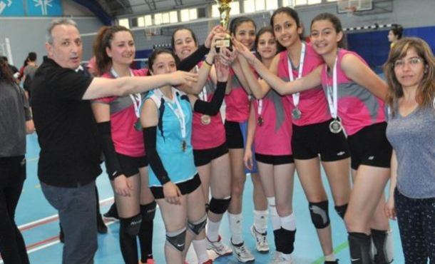 Gençlerde voleybol şampiyonları belirlendi