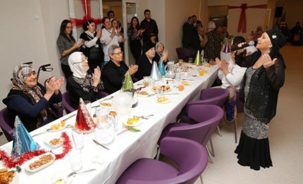 Huzurevi sakinlerine Bedia Akartürk sürprizi