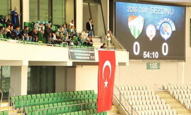 Huzurevi sakinlerinin Nilüfer Belediyesi locasında maç keyfi