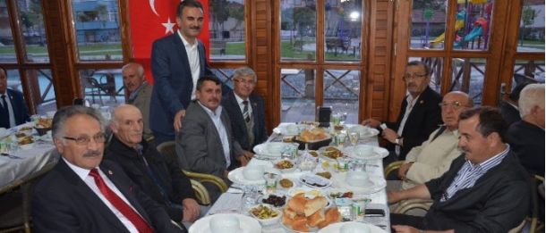 İlk İftar Muhtarlarla Açıldı