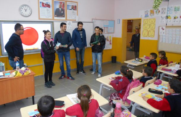 İvrindi Sağlık Hizmetleri MYO Öğrencileri Minik Kardeşleriyle Fidan Dikti