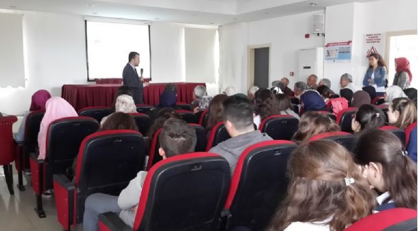 İvrindi Sağlık Hizmetleri MYO?dan ?Diz Ağrısı? Başlıklı Seminer