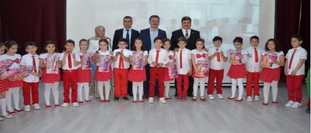 Kahvaltı Dersine Oyuncak Sürprizi
